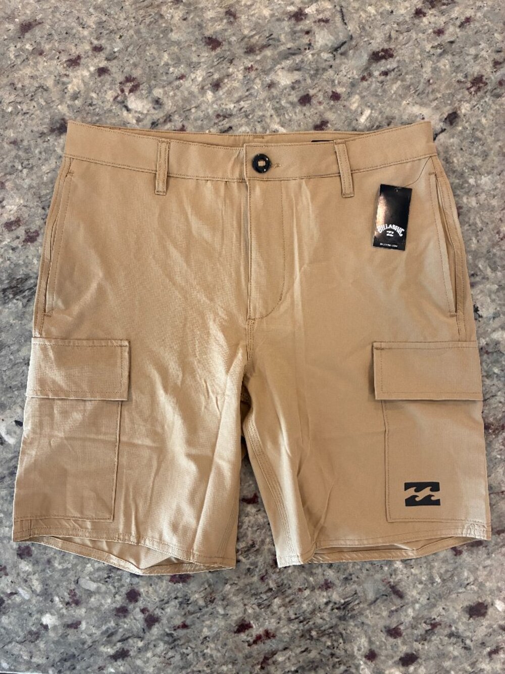 Billabong Men’s Khaki Cargo Shorts Size 31 NWT